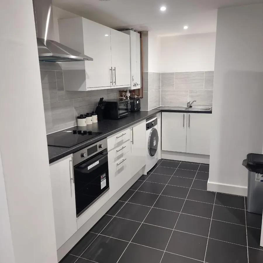 Classic 2 Bed Apartment In Oldkent Road London