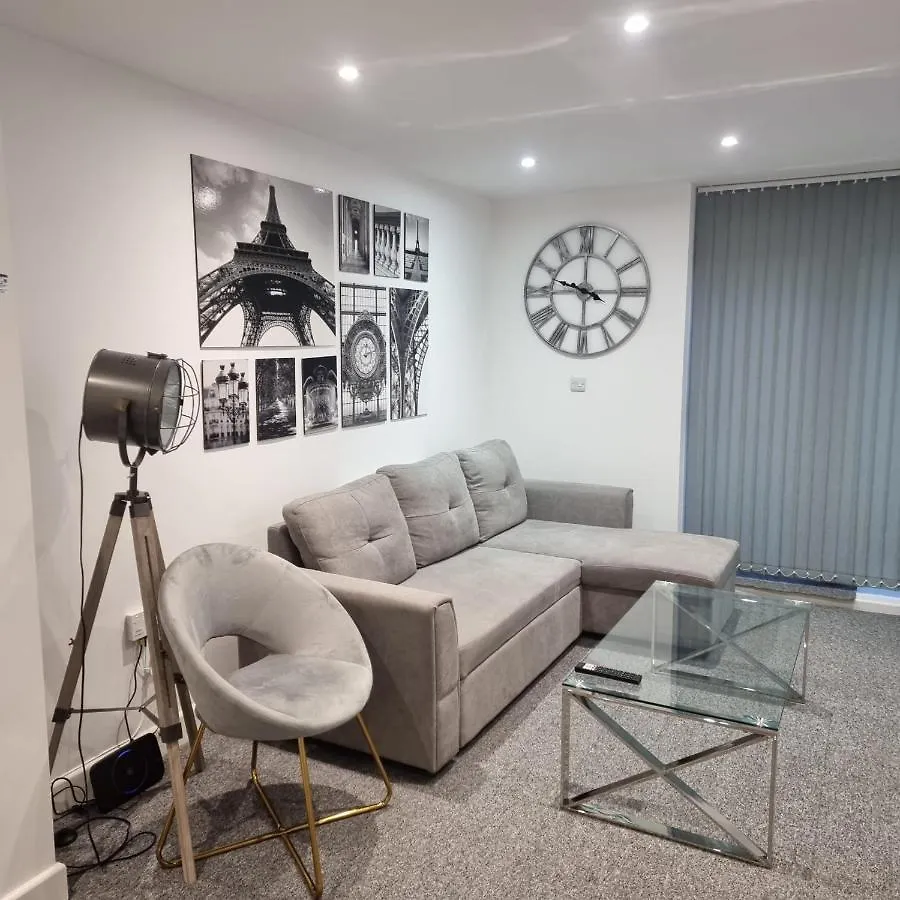 Classic 2 Bed Apartment In Oldkent Road London