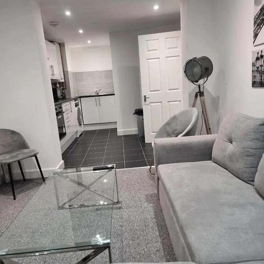 Classic 2 Bed Apartment In Oldkent Road London 0*,