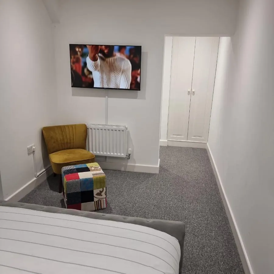 Classic 2 Bed Apartment In Oldkent Road London