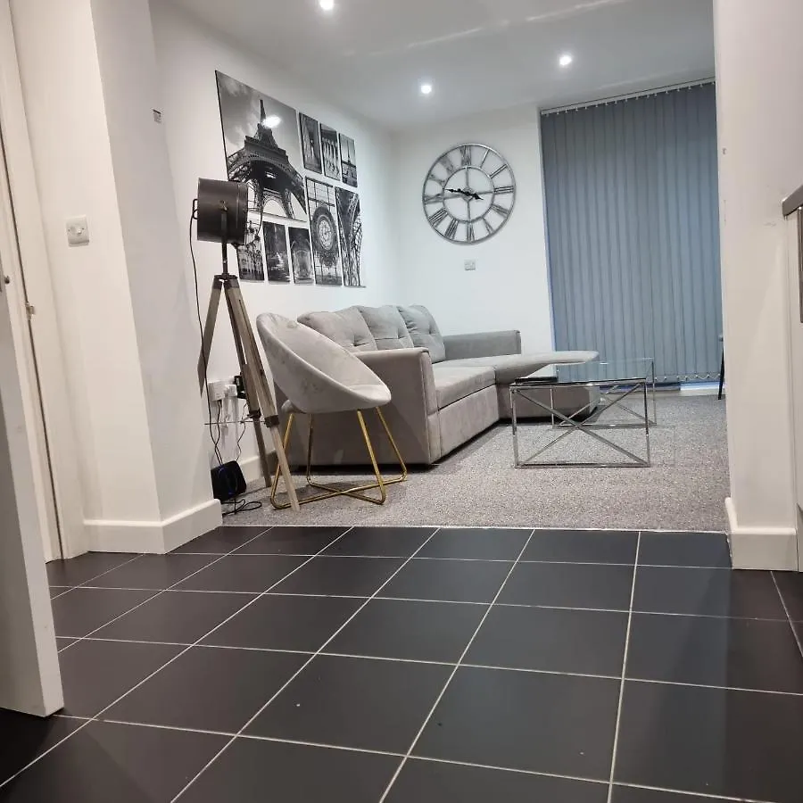 Classic 2 Bed Apartment In Oldkent Road London