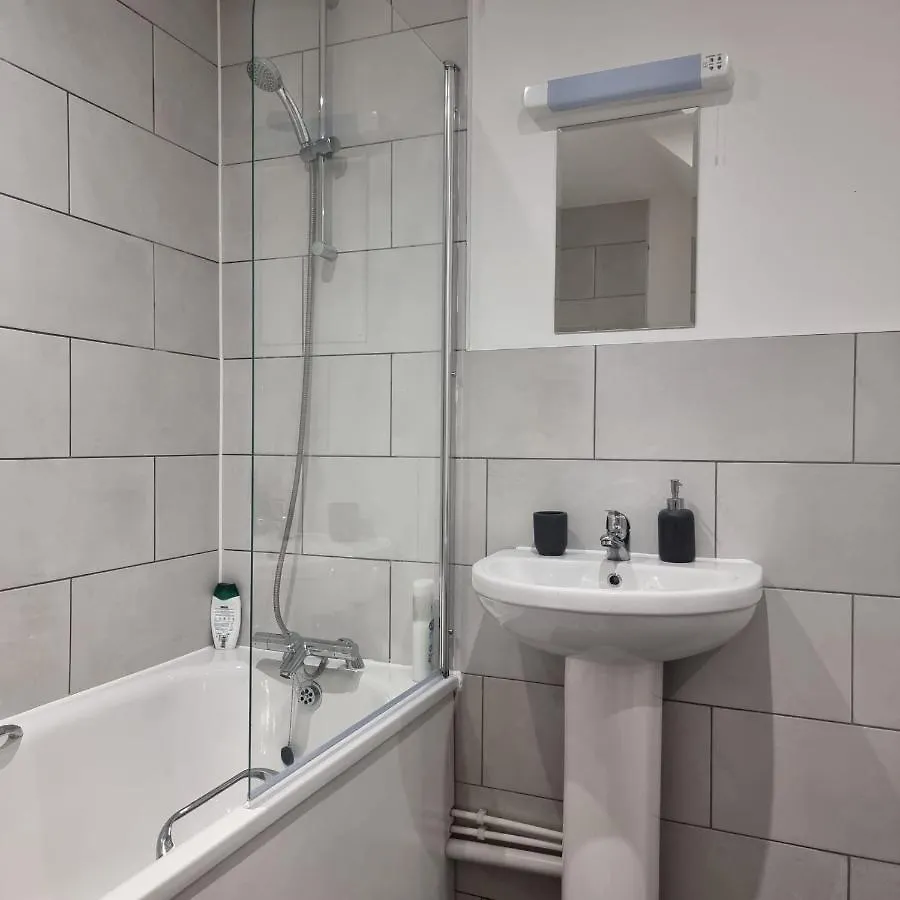 Classic 2 Bed Apartment In Oldkent Road London United Kingdom