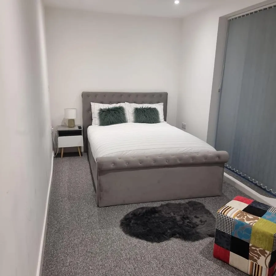 Classic 2 Bed Apartment In Oldkent Road London