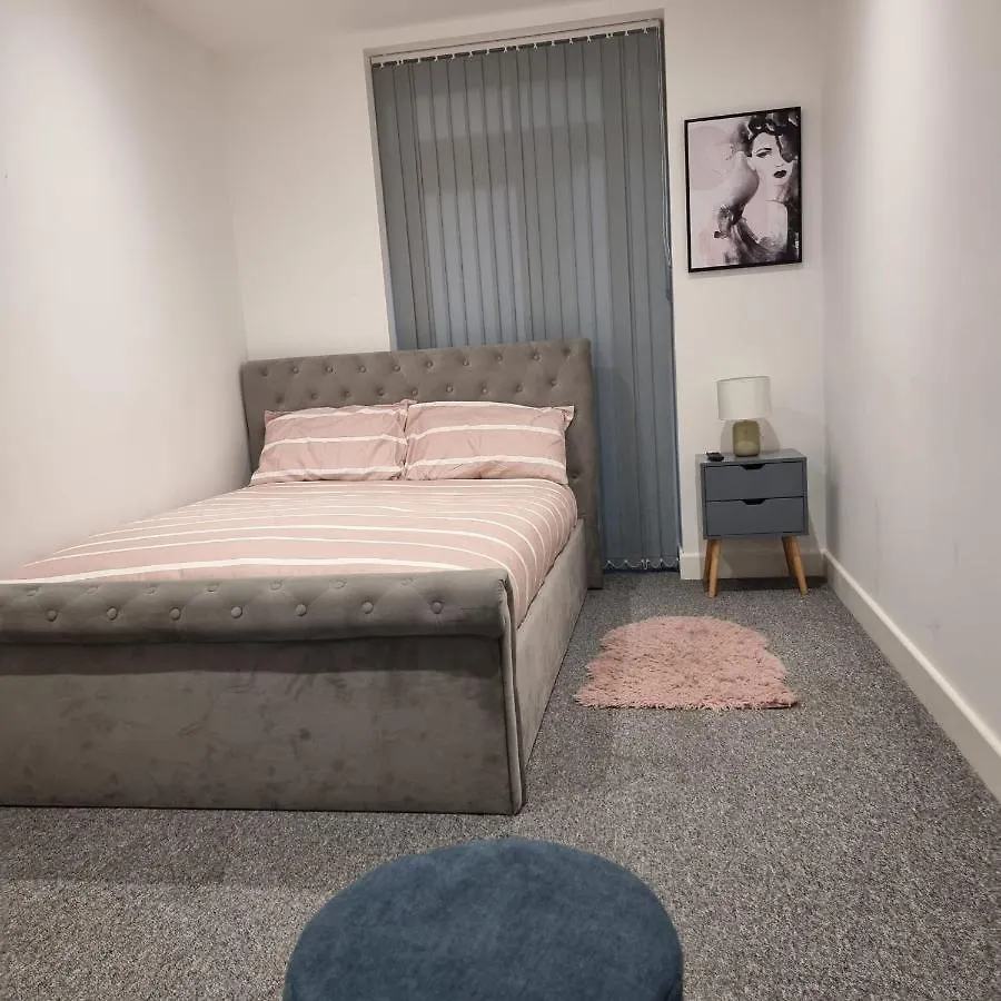 Classic 2 Bed Apartment In Oldkent Road London