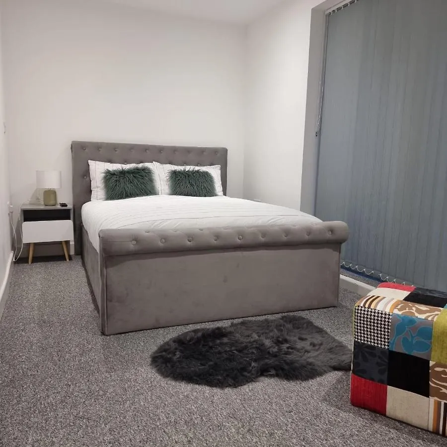 Classic 2 Bed Apartment In Oldkent Road London United Kingdom