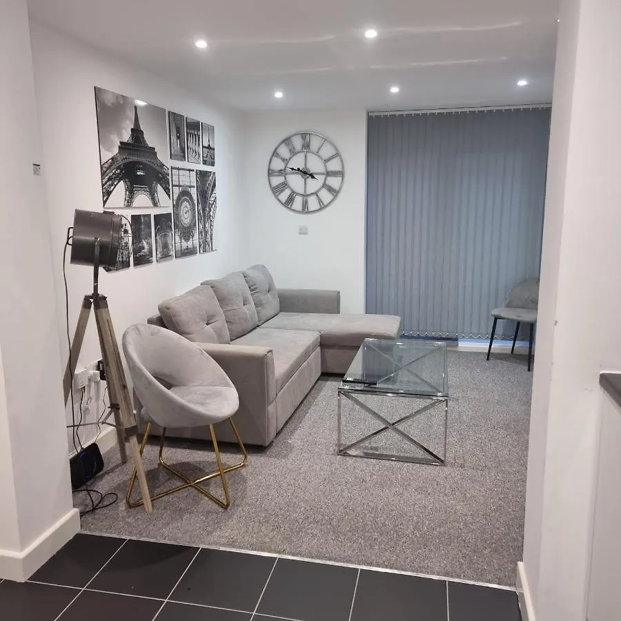 Classic 2 Bed Apartment In Oldkent Road London